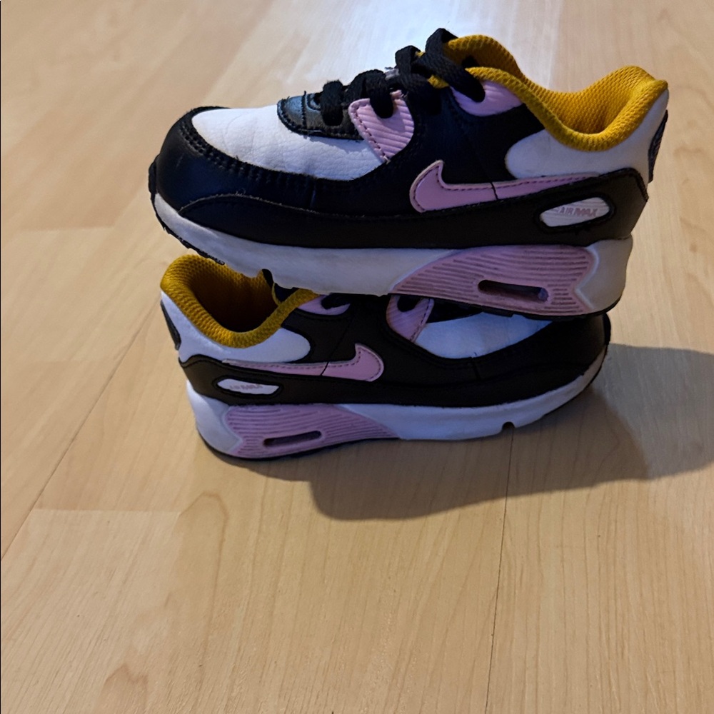 Nike Kids Black, White, and Yellow Sneakers toddler 8c - Picture 6 of 6